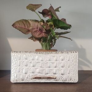 ✨ Brahmin Ivory Dream Melbourne Ady Wallet ✨ Genuine Leather